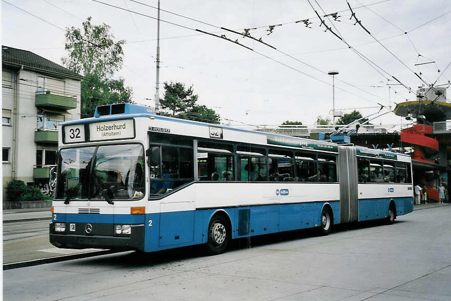 (062'127) - VBZ Zrich - Nr. 2 - Mercedes Gelenktrolleybus am 29. Juli 2003 in Zrich, Bucheggplatz