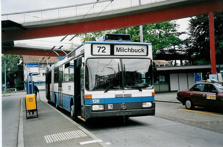 (062'130) - VBZ Zrich - Nr. 128 - Mercedes Gelenktrolleybus am 29. Juli 2003 in Zrich, Bucheggplatz