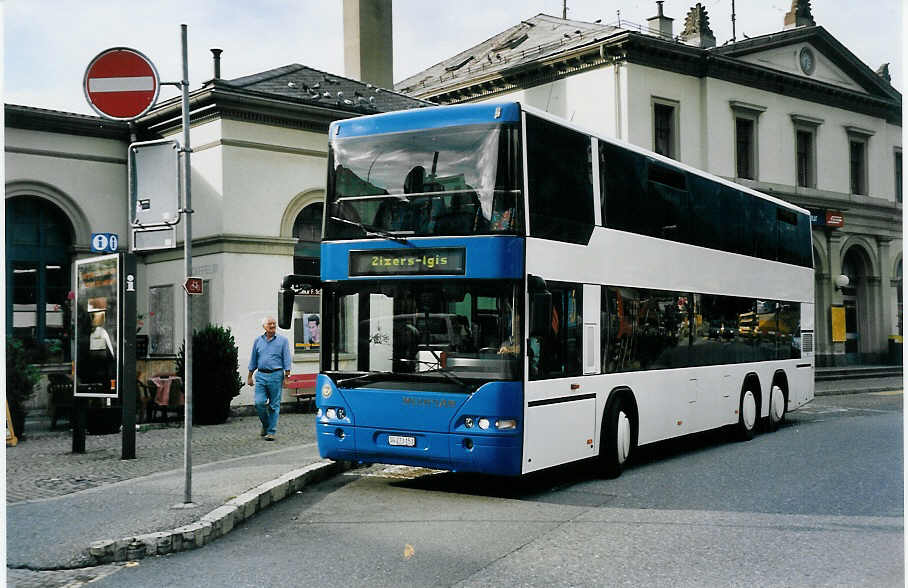 (062'209) - Casutt, Gossau - SG 273'153 - Neoplan (ex P 25'149) am 29. Juli 2003 beim Bahnhof Chur (Einsatz PostAuto Graubnden)