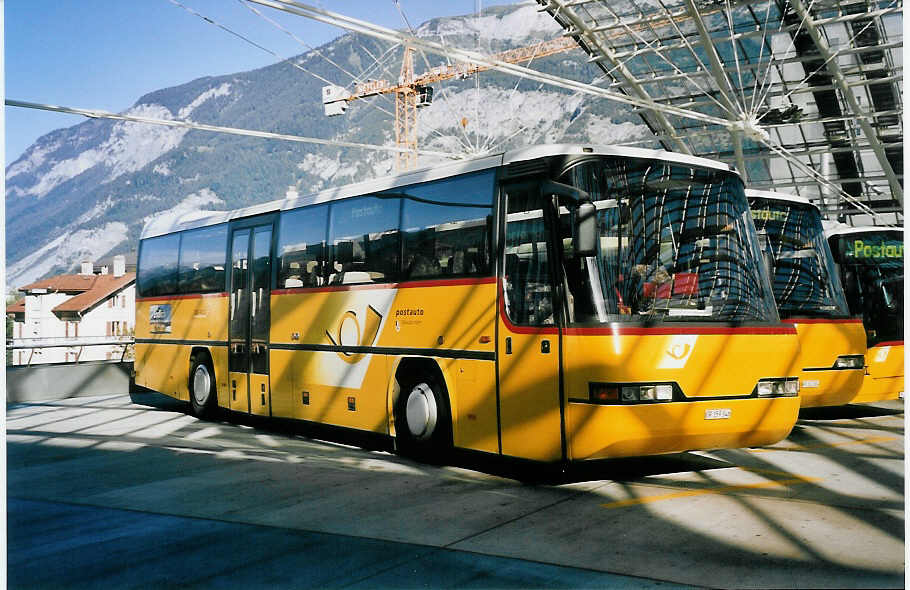 (062'231) - PostAuto Graubnden - GR 159'346 - Neoplan (ex P 25'138) am 30. Juli 2003 in Chur, Postautostation
