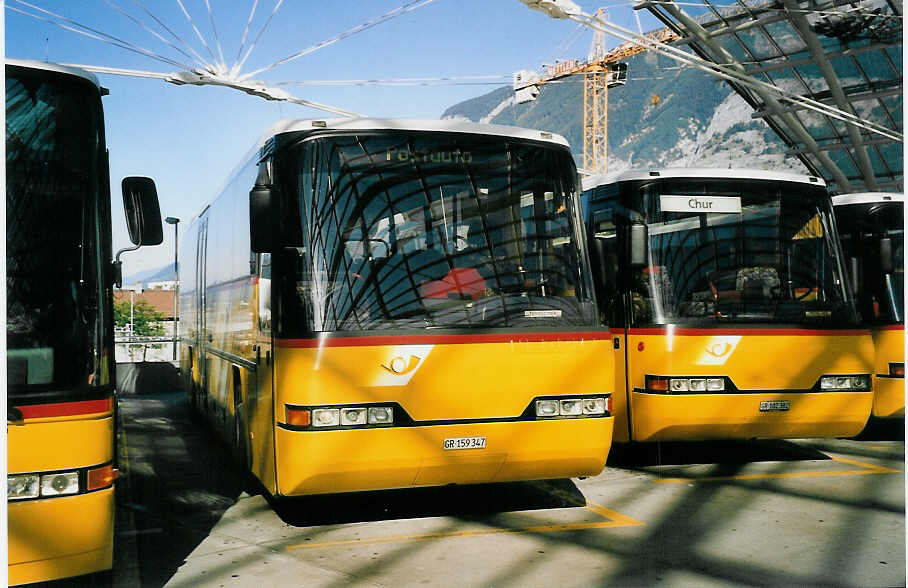 (062'301) - PostAuto Graubnden - GR 159'347 - Neoplan (ex P 25'139) am 30. Juli 2003 in Chur, Postautostation