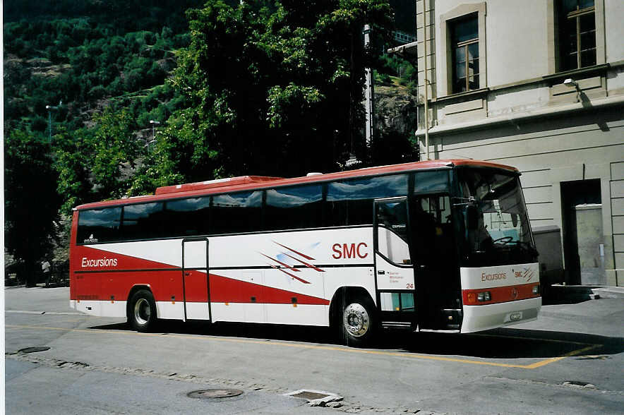 (062'310) - SMC Montana - Nr. 24/VS 108'924 - Mercedes am 30. Juli 2003 beim Bahnhof Brig