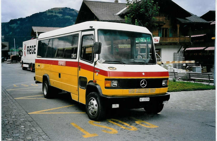 (062'332) - Kbli, Gstaad - BE 21'779 - Mercedes/Auwrter (ex von Grnigen, Turbach) am 31. Juli 2003 beim Bahnhof Gstaad