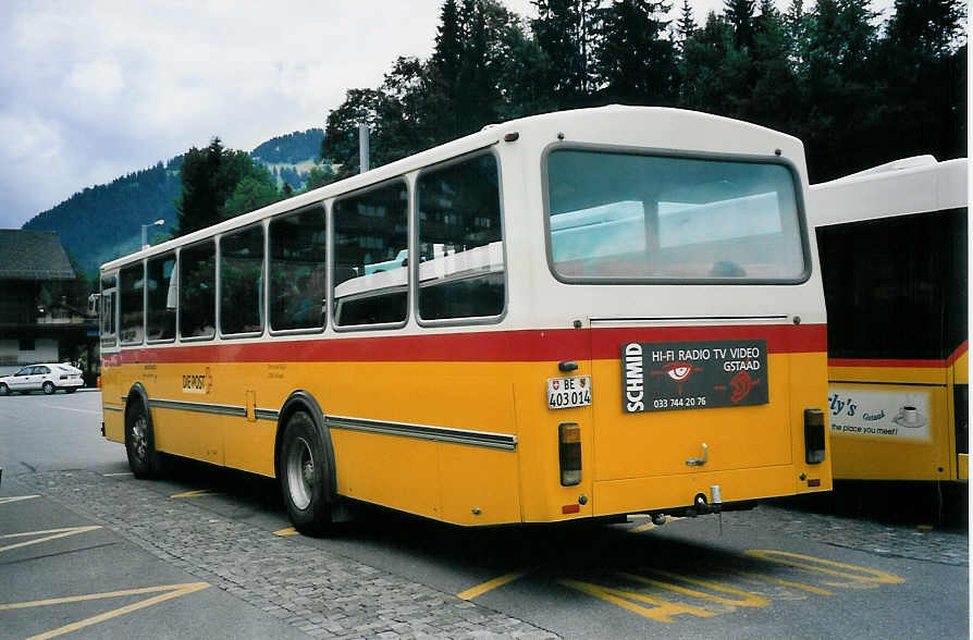 (062'333) - Kbli, Gstaad - BE 403'014 - Volvo/Lauber am 31. Juli 2003 beim Bahnhof Gstaad