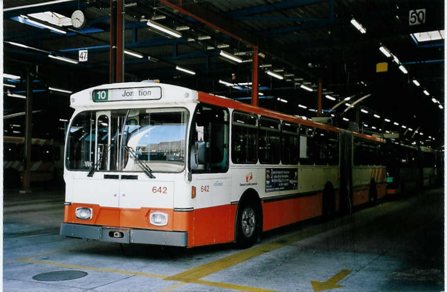 (062'407) - TPG Genve - Nr. 642 - FBW/Hess Gelenktrolleybus am 4. August 2003 in Genve, Dpt