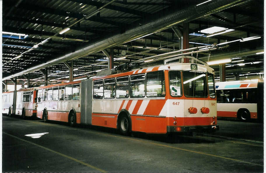 (062'412) - TPG Genve - Nr. 647 - FBW/Hess Gelenktrolleybus am 4. August 2003 in Genve, Dpt