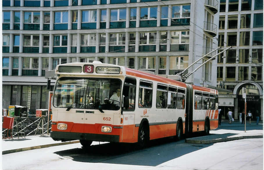 (062'430) - TPG Genve - Nr. 652 - Saurer/Hess Gelenktrolleybus am 4. August 2003 in Genve, Bel-Air