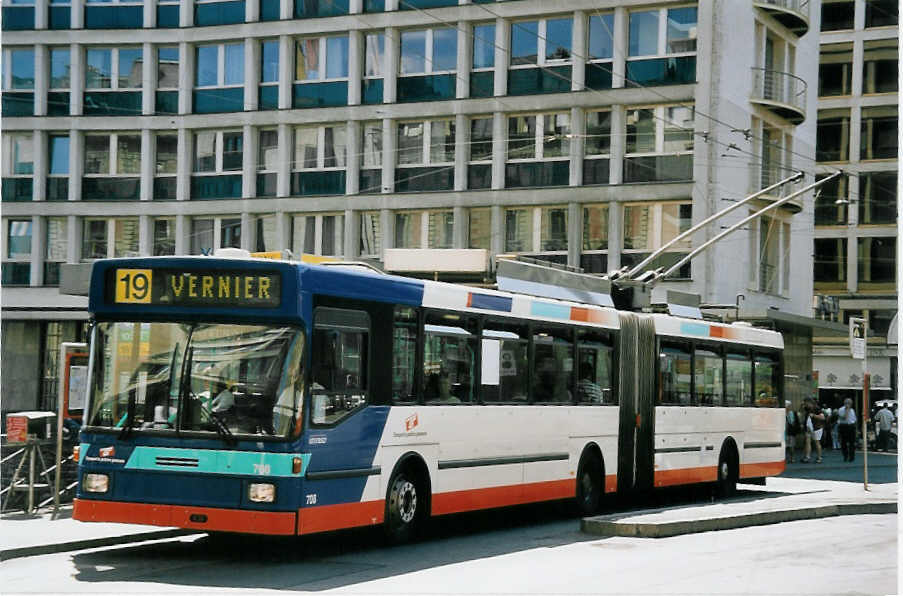 (062'508) - TPG Genve - Nr. 708 - NAW/Hess Gelenktrolleybus am 4. August 2003 in Genve, Bel-Air