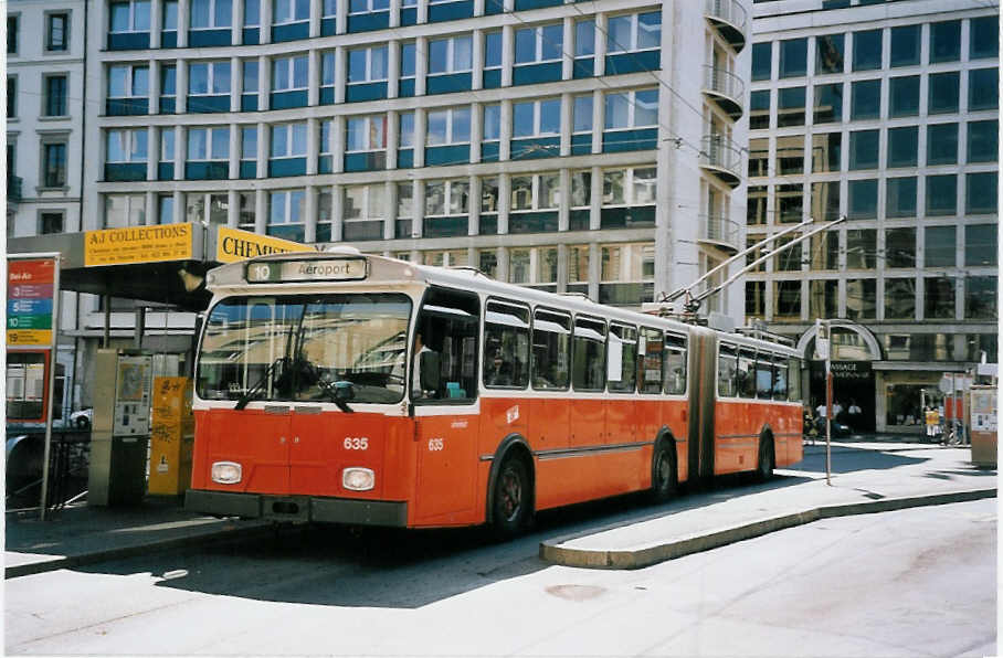 (062'517) - TPG Genve - Nr. 635 - FBW/Hess Gelenktrolleybus am 4. August 2003 in Genve, Bel-Air