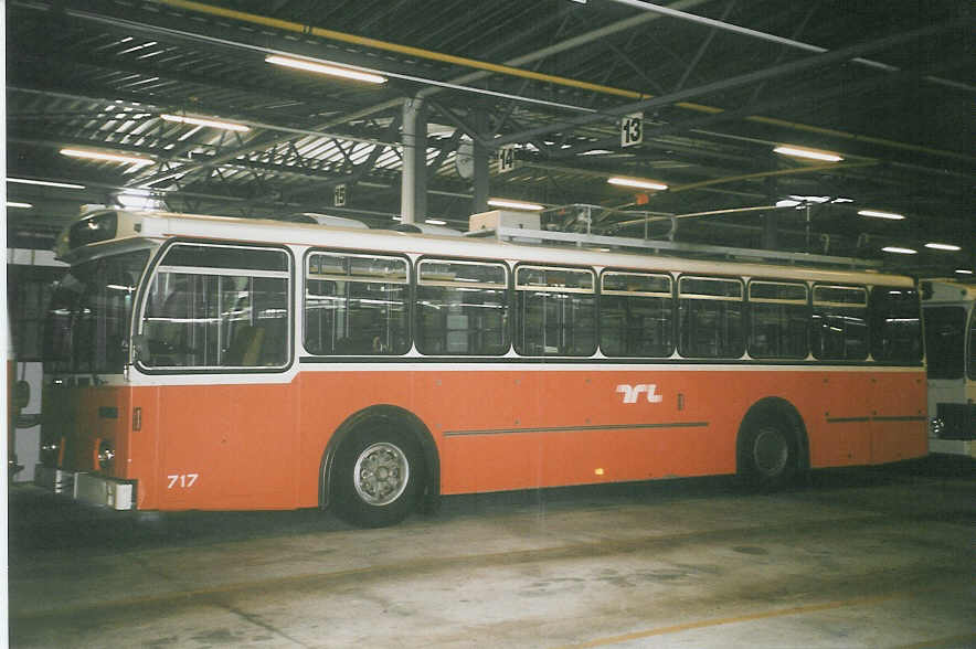 (062'604) - TL Lausanne - Nr. 717 - FBW/Hess Trolleybus am 4. August 2003 in Lausanne, Dpt Prelaz