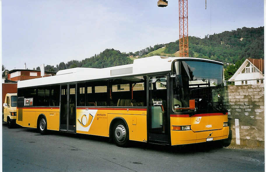 (062'631) - Kbli, Gstaad - BE 360'355 - Volvo/Hess am 6. August 2003 in Thun, Garage STI