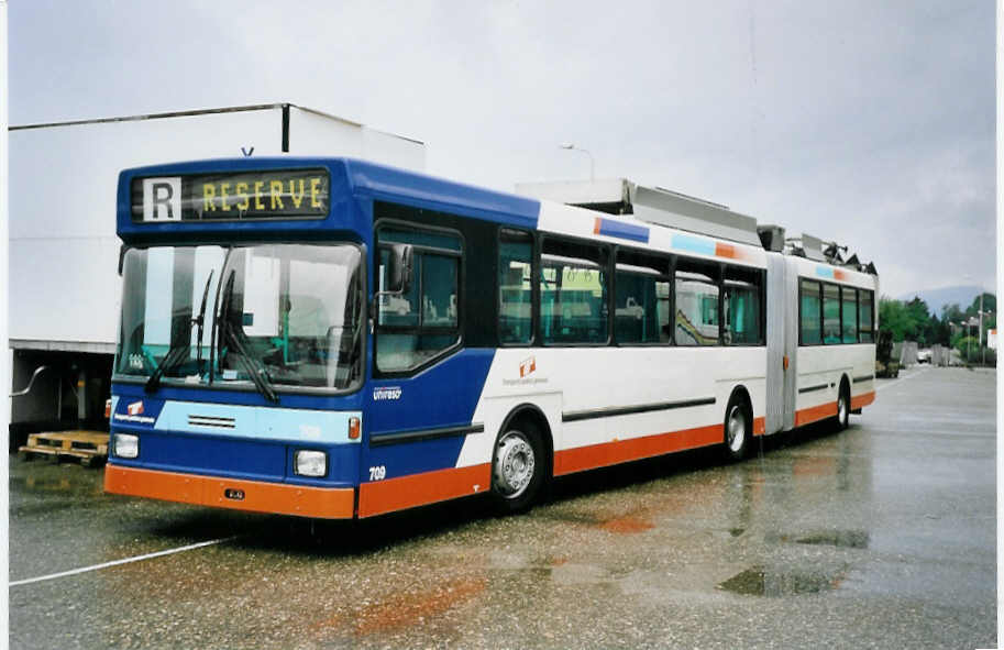 (062'901) - TPG Genve - Nr. 709 - NAW/Hess Gelenktrolleybus am 30. August 2003 in Bellach, Hess (kurz vor dem Umbau zum 1. Doppelgelenktrolleybus!)