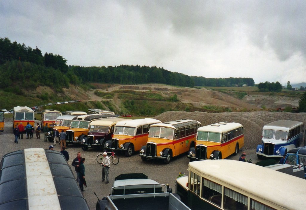 (063'009) - Ein kleiner Ausschnitt vom Saurertreffen 2003 in Niederbipp am 30. August 2003