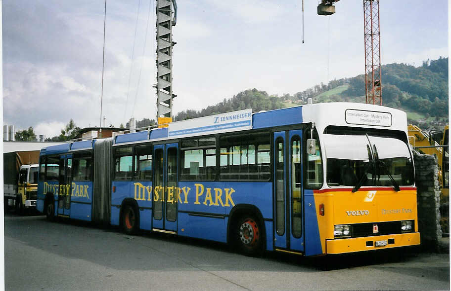 (063'628) - PostAuto Berner Oberland - BE 554'102 - Volvo/R&J (ex VB Biel Nr. 133) am 28. September 2003 in Thun, Garage STI