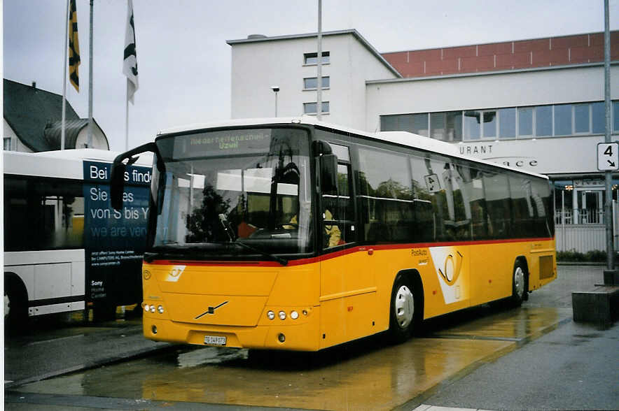 (063'724) - Buner&Schmidt, Jonschwil - TG 149'073 - Volvo am 9. Oktober 2003 beim Bahnhof Wil