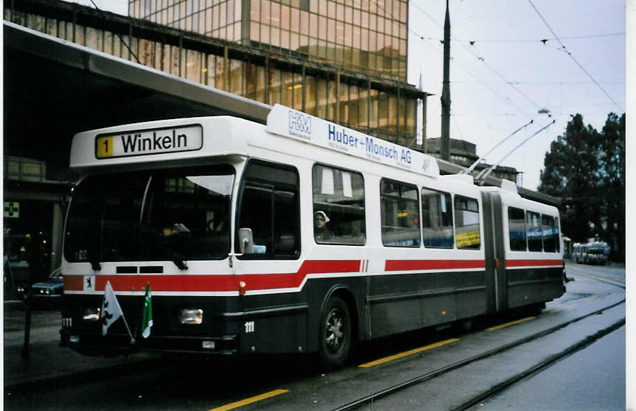 (063'806) - VBSG St. Gallen - Nr. 111 - Saurer/Hess Gelenktrolleybus am 9. Oktober 2003 beim Bahnhof St. Gallen