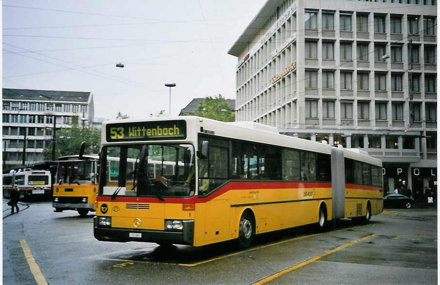 (063'814) - Cars Alpin Neff, Arbon - Nr. 1/TG 686 - Mercedes (ex P 27'724) am 9. Oktober 2003 beim Bahnhof St. Gallen