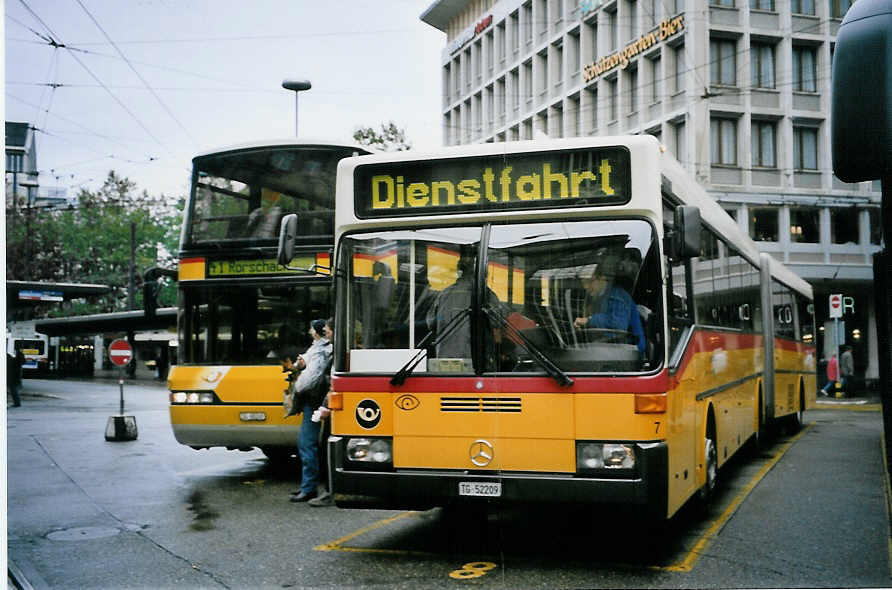 (063'833) - Cars Alpin Neff, Arbon - Nr. 7/TG 52'209 - Mercedes am 9. Oktober 2003 beim Bahnhof St. Gallen