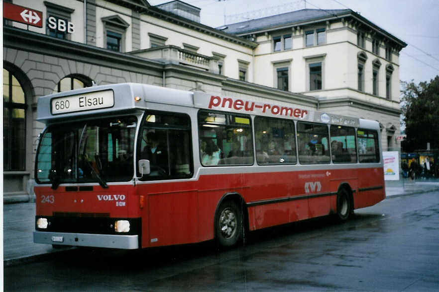 (063'928) - WV Winterthur - Nr. 243/ZH 511'243 - Volvo/Hess am 9. Oktober 2003 beim Hauptbahnhof Winterthur