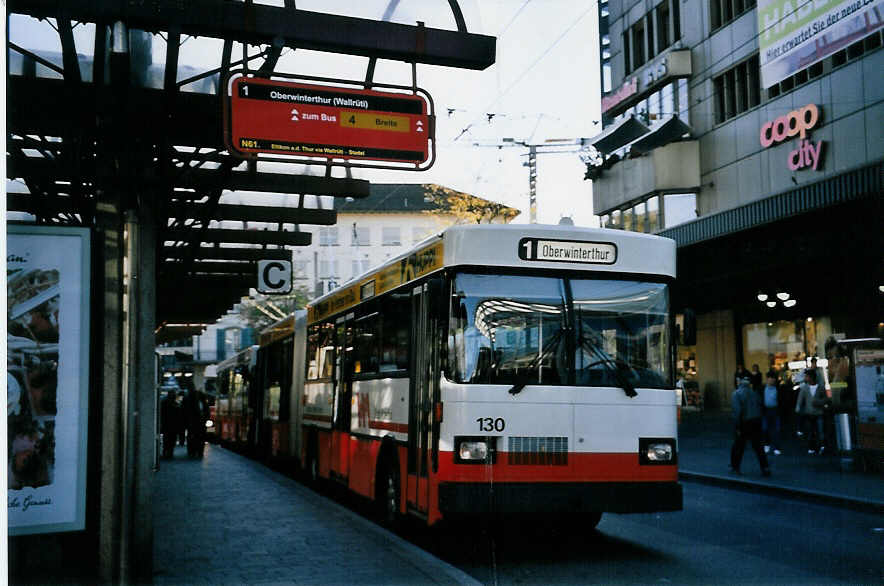 (064'128) - WV Winterthur - Nr. 130 - Saurer/FHS am 15. Oktober 2003 beim Hauptbahnhof Winterthur