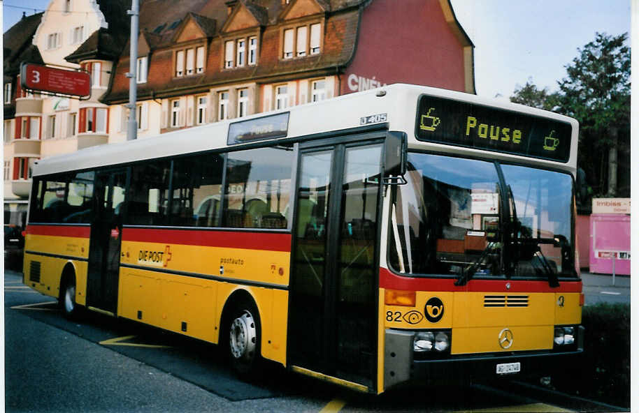 (064'201) - Voegtlin-Meyer, Brugg - Nr. 82/AG 24'740 - Mercedes am 18. Oktober 2003 beim Bahnhof Brugg