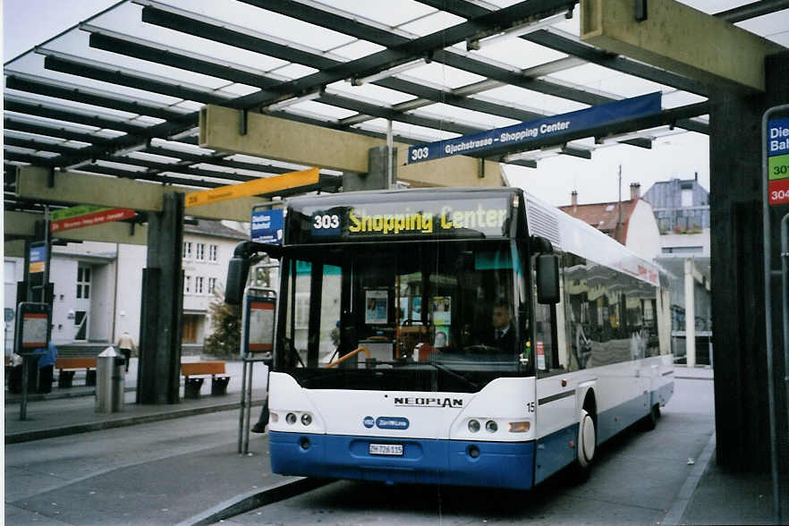 (064'209) - Limmat Bus, Dietikon - Nr. 15/ZH 726'115 - Neoplan am 18. Oktober 2003 beim Bahnhof Dietikon