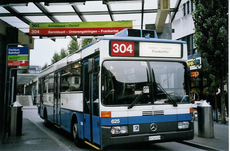 (064'210) - VBZ Zrich - Nr. 625/ZH 540'625 - Mercedes am 18. Oktober 2003 beim Bahnhof Dietikon