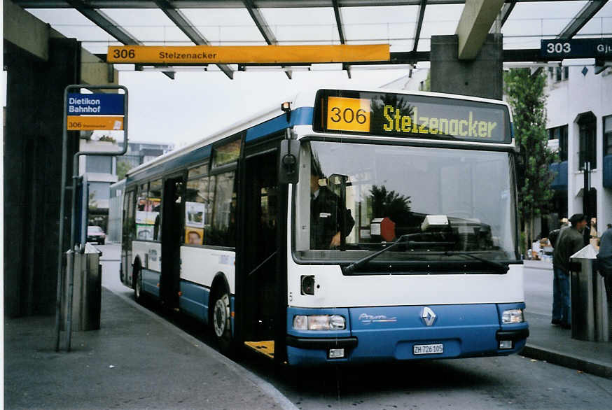 (064'211) - Limmat Bus, Dietikon - Nr. 5/ZH 726'105 - Renault (ex Hrzeler, Dietikon Nr. 22) am 18. Oktober 2003 beim Bahnhof Dietikon