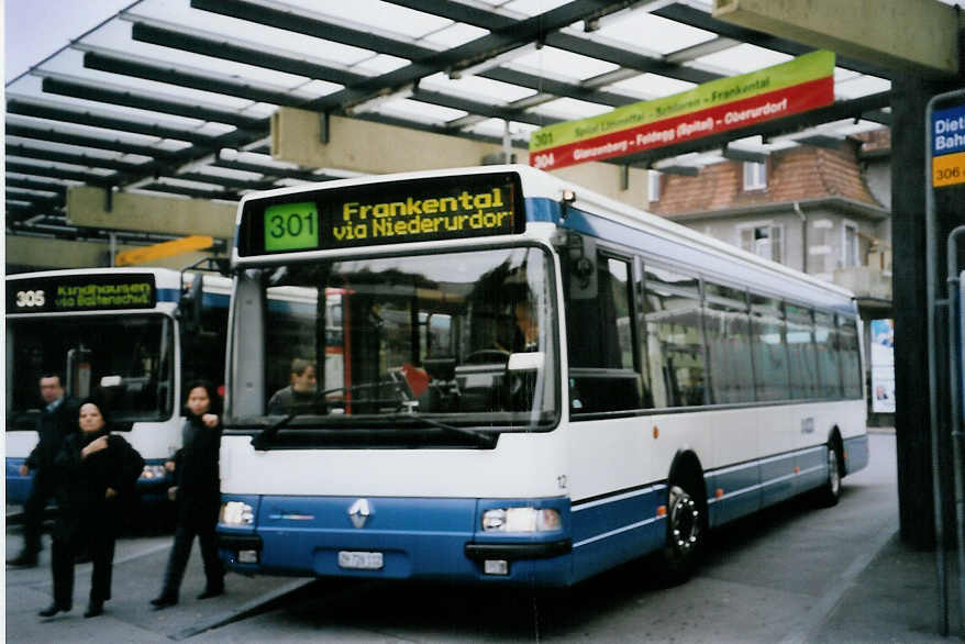 (064'215) - Limmat Bus, Dietikon - Nr. 12/ZH 726'112 - Renault (ex Hrzeler, Dietikon Nr. 38) am 18. Oktober 2003 beim Bahnhof Dietikon