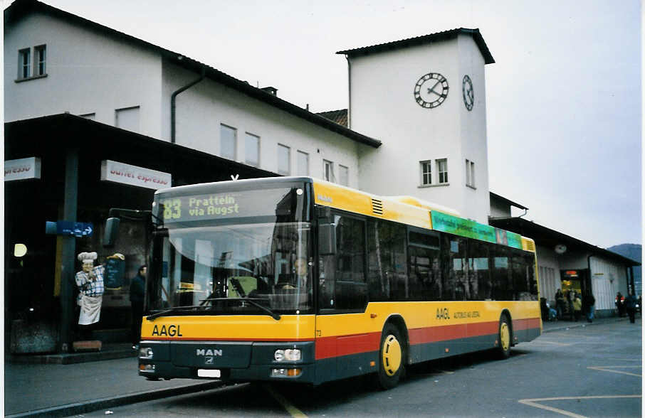 (064'332) - AAGL Liestal - Nr. 73/BL 6663 - MAN am 15. November 2003 beim Bahnhof Liestal