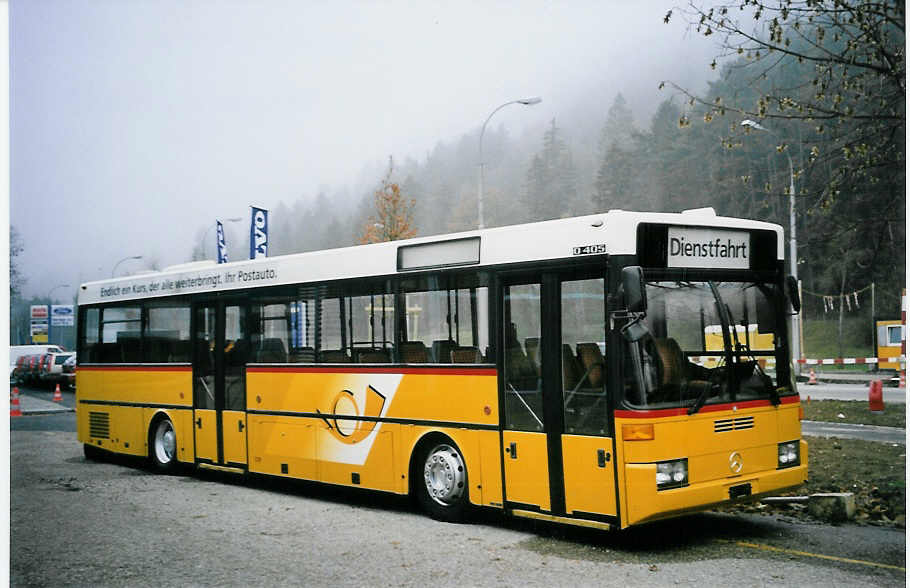 (064'405) - PostAuto Thal-Gu-Lebern - Mercedes (ex P 25'267) am 22. November 2003 in Biel, BTR