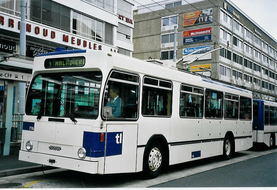(064'605) - TL Lausanne - Nr. 776 - NAW/Lauber Trolleybus am 29. November 2003 beim Bahnhof Lausanne