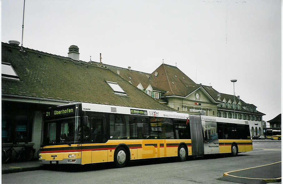 (065'224) - STI Thun - Nr. 87/BE 572'087 - MAN am 26. Januar 2004 beim Bahnhof Thun