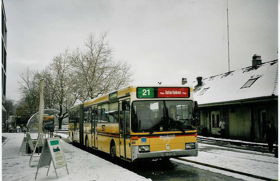 (065'225) - STI Thun - Nr. 65/BE 435'065 - Mercedes am 26. Januar 2004 beim Bahnhof Thun