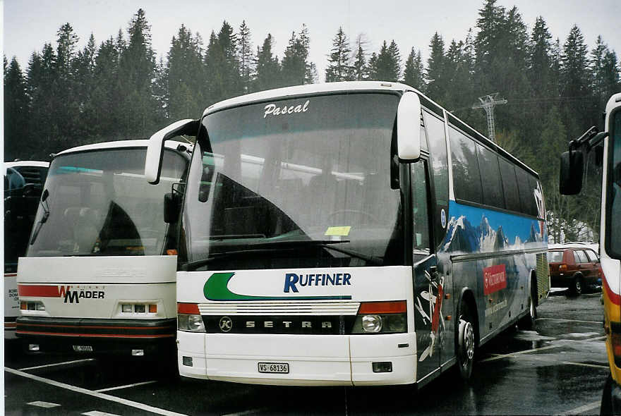 (065'413) - Ruffiner, Turtmann - VS 68'136 - Setra am 7. Februar 2004 in Adelboden, Mineralquelle