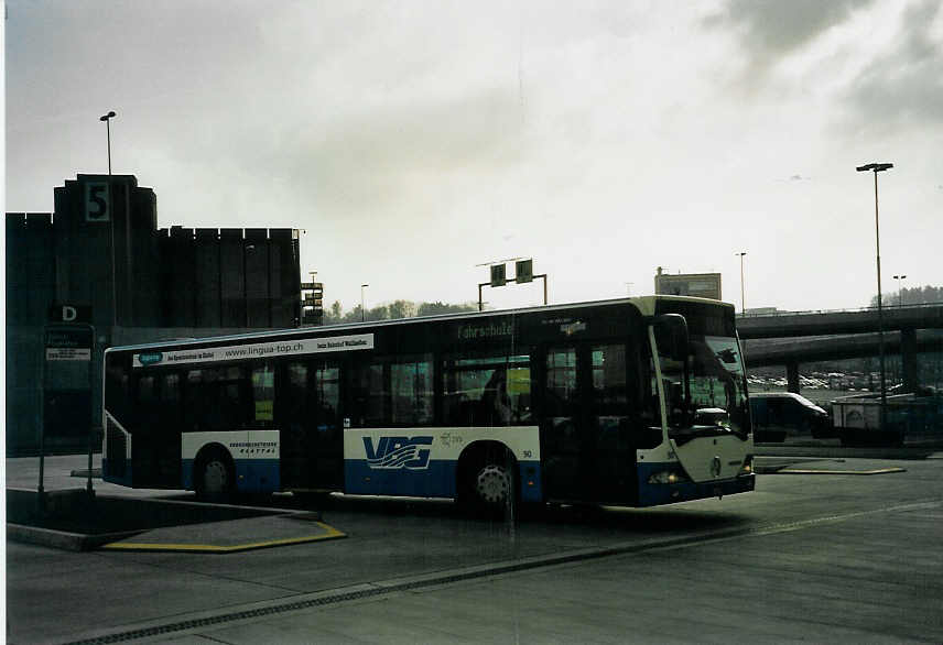 (065'509) - Welti-Furrer, Zrich - Nr. 90/ZH 661'190 - Mercedes am 16. Februar 2004 in Zrich, Flughafen