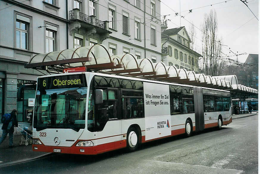 (065'515) - WV Winterthur - Nr. 323/ZH 687'323 - Mercedes am 16. Februar 2004 beim Hauptbahnhof Winterthur