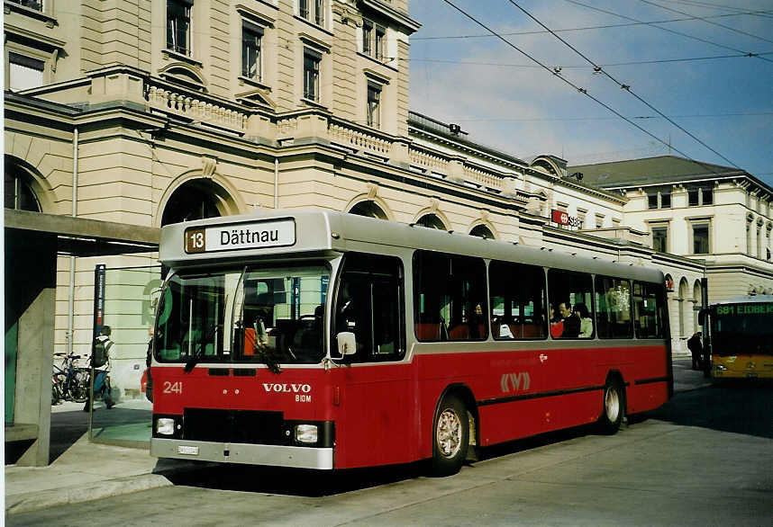 (065'519) - WV Winterthur - Nr. 241/ZH 511'241 - Volvo/Hess am 16. Februar 2004 beim Hauptbahnhof Winterthur