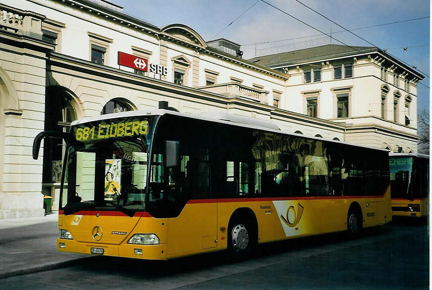 (065'520) - Steiger, Schlatt - ZH 67'476 - Mercedes am 16. Februar 2004 beim Hauptbahnhof Winterthur