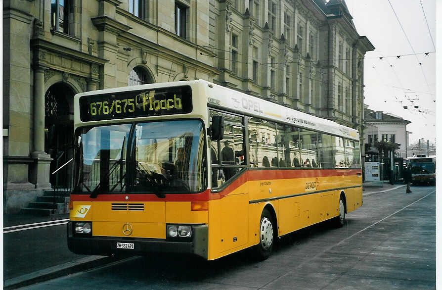 (065'524) - Moser, Flaach - Nr. 7/ZH 322'491 - Mercedes (ex P 25'292) am 16. Februar 2004 beim Hauptbahnhof Winterthur
