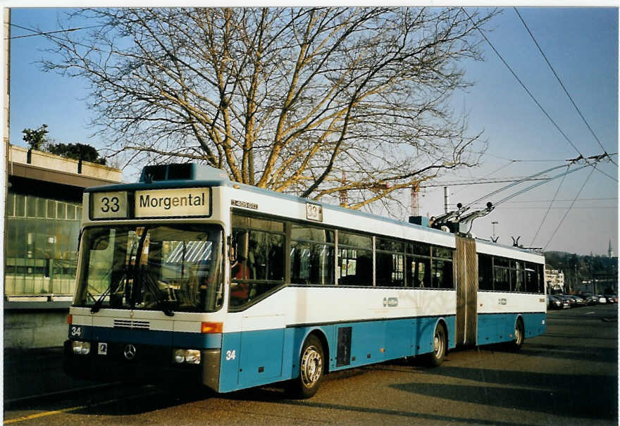 (065'626) - VBZ Zrich - Nr. 34 - Mercedes Gelenktrolleybus am 16. Februar 2004 beim Bahnhof Zrich-Tiefenbrunnen