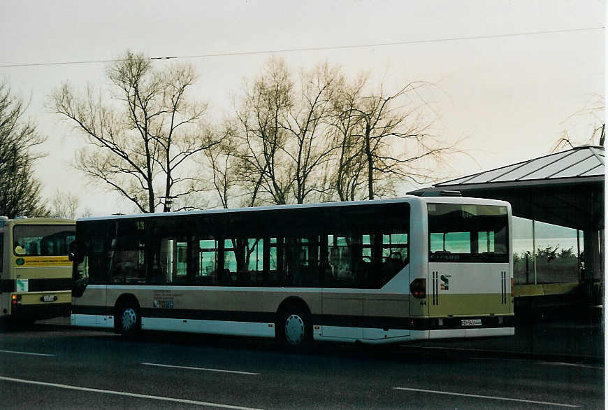 (065'629) - AZZK Zollikon - Nr. 44/ZH 543'644 - Mercedes am 16. Februar 2004 beim Bahnhof Zrich-Tiefenbrunnen