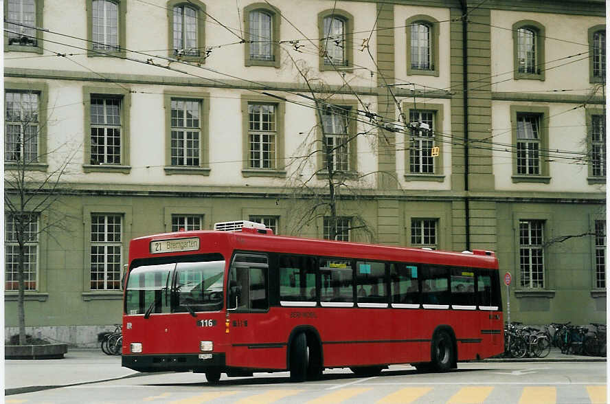 (065'915) - Bernmobil, Bern - Nr. 116/BE 427'116 - Volvo/R&J am 7. Mrz 2004 beim Bahnhof Bern