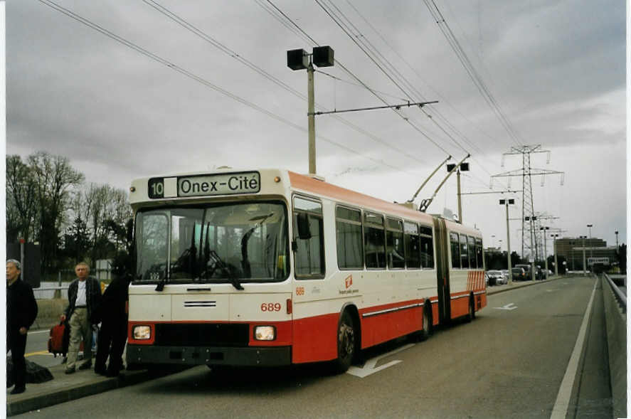 (066'216) - TPG Genve - Nr. 689 - NAW/Hess Gelenktrolleybus am 21. Mrz 2004 in Genve, Aroport
