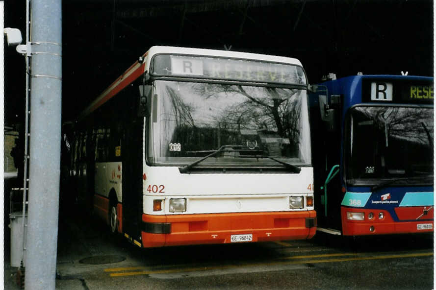 (066'310) - TPG Genve - Nr. 402/GE 96'842 - Renault am 21. Mrz 2004 in Genve, Dpt