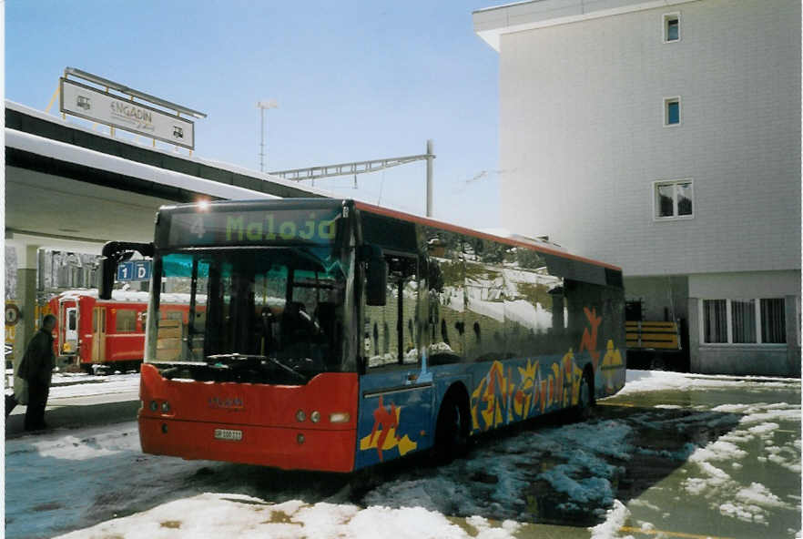 (066'632) - SBC Chur - Nr. 111/GR 100'111 - Neoplan am 20. April 2004 beim Bahnhof St. Moritz