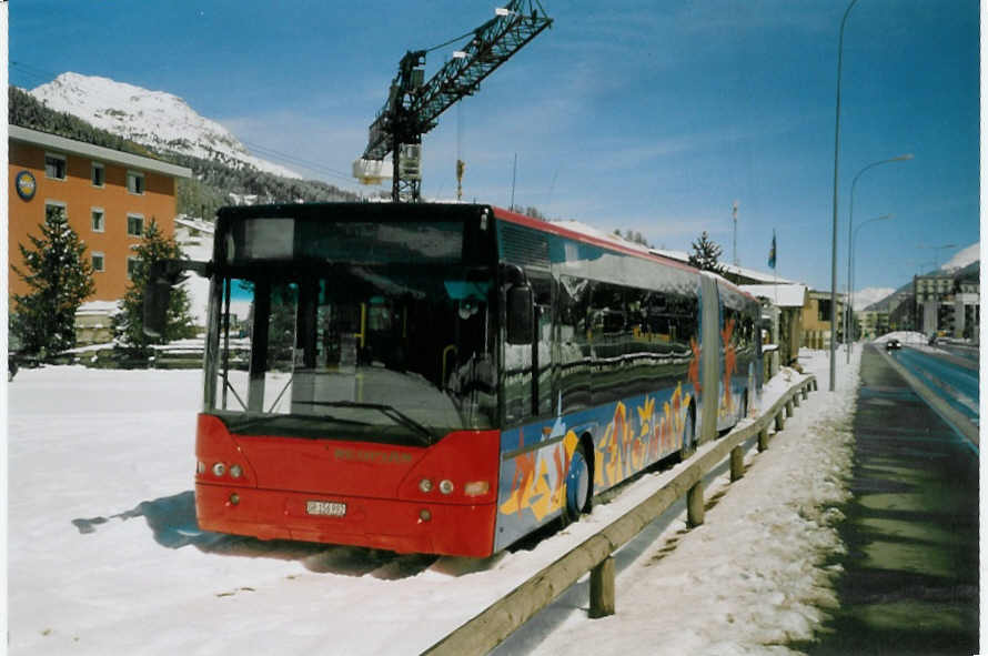 (066'635) - SBC Chur - Nr. 92/GR 156'992 - Neoplan am 20. April 2004 in St. Moritz, Skihaus