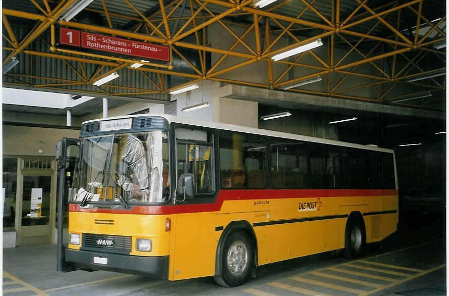 (066'711) - PostAuto Graubnden - GR 102'307 - NAW/Hess (ex P 24'442) am 20. April 2004 in Thusis, Postautostation