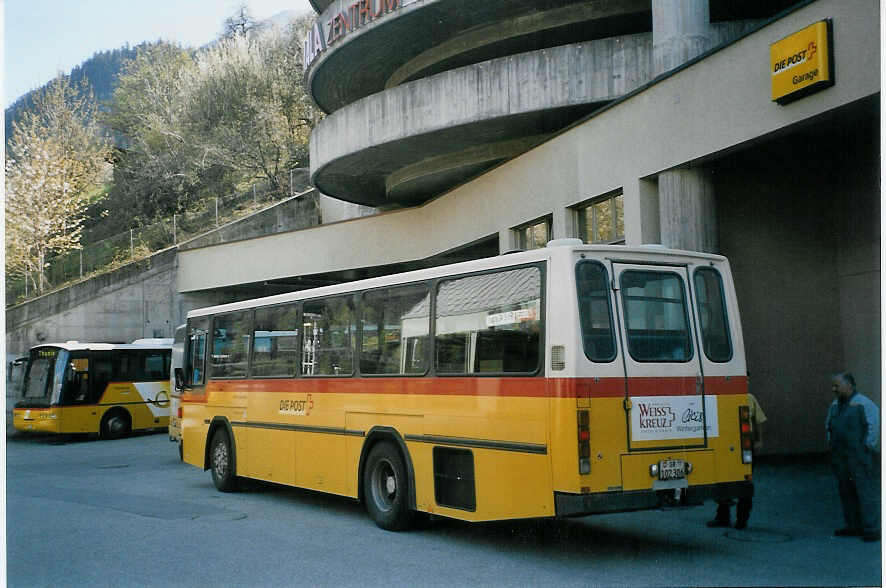 (066'717) - PostAuto Graubnden - GR 102'306 - NAW/Hess (ex P 24'441) am 20. April 2004 in Thusis, Postautostation