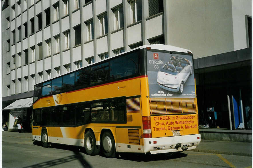 (066'727) - PostAuto Graubnden - GR 102'368 - Neoplan (ex P 27'805) am 20. April 2004 beim Bahnhof Chur
